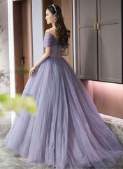 Vestido formal de tul con cuentas moradas 