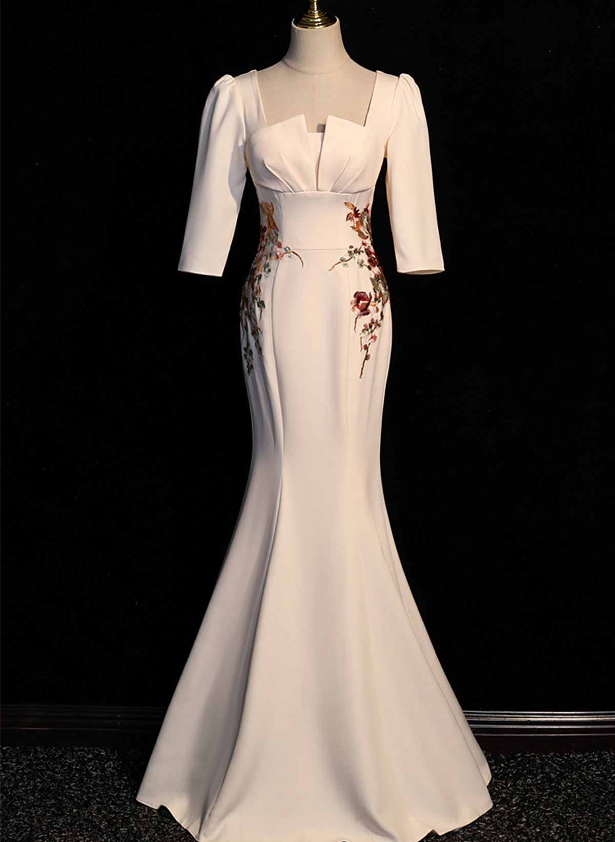 Vestido de fiesta de boda de manga corta con corte sirena color marfil 