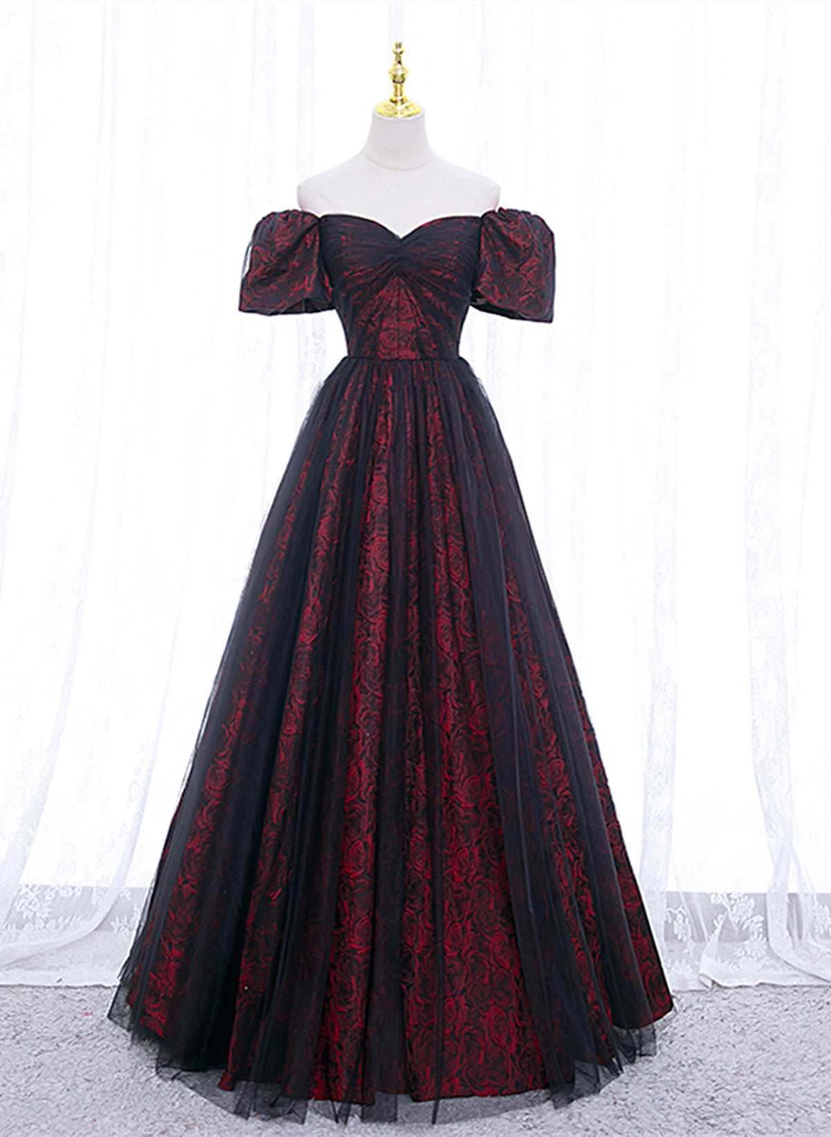Vestido de fiesta largo con escote en forma de corazón de encaje negro y rojo 