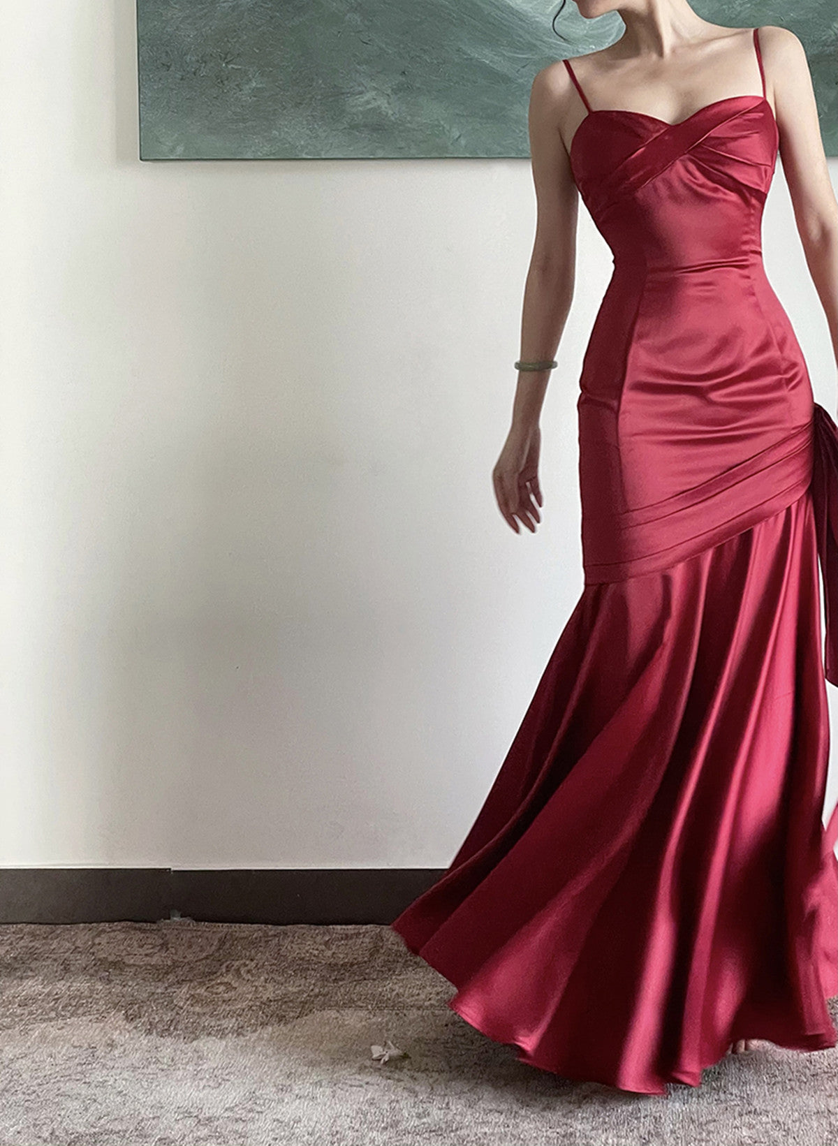 Vestido de fiesta de satén rojo vino con tirantes de corazón 