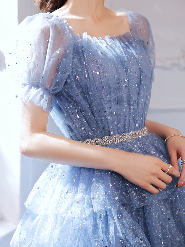 Vestido de fiesta de manga corta con capas de tul azul brillante 