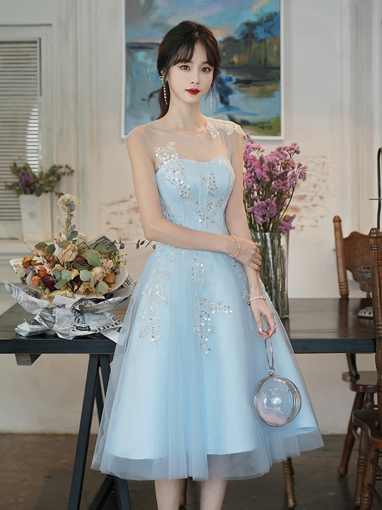 Lindo vestido de fiesta corto de tul azul con encaje y cuentas 