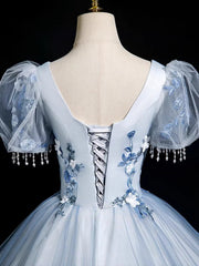 Vestido de fiesta de tul azul claro con encaje y mangas cortas 