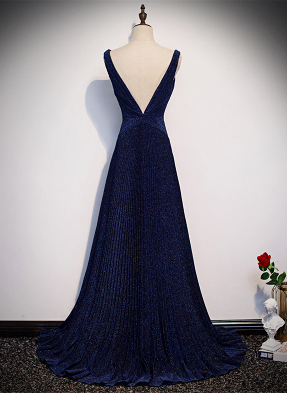 Vestido de fiesta largo azul marino con escote en V y corte A 