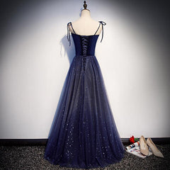 Hermoso vestido de fiesta largo de terciopelo con tirantes de tul azul marino 