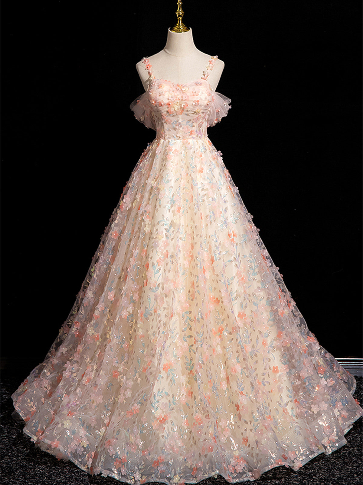 Vestido de fiesta con escote corazón, flores y encaje con tirantes rosas 