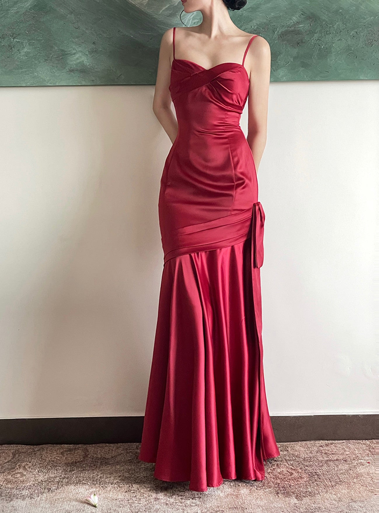 Vestido de fiesta de satén rojo vino con tirantes de corazón 