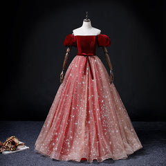 Vestido formal con hombros descubiertos, terciopelo rojo vino y tul rosa 