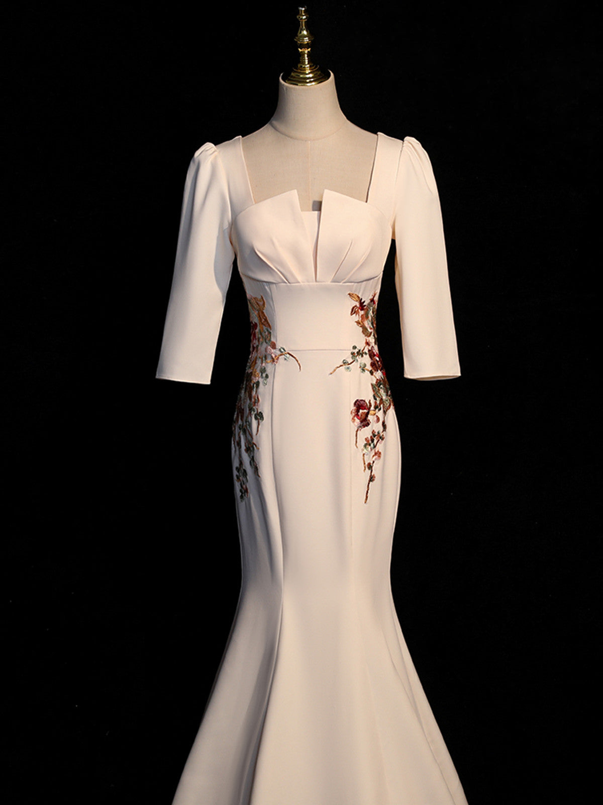 Vestido de fiesta de boda de manga corta con corte sirena color marfil 