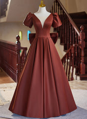 Vestido de fiesta largo sencillo de satén con mangas cortas y escote en V 