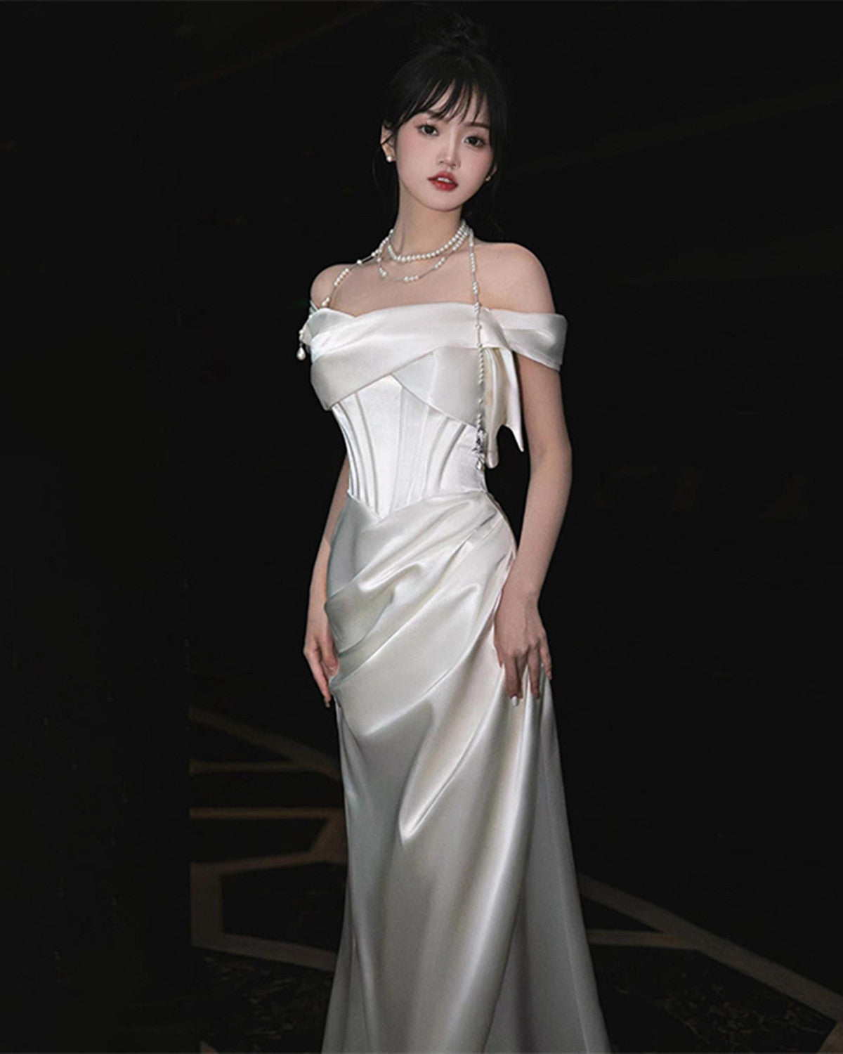 Vestido de fiesta de sirena de satén blanco con escote en forma de corazón y vestido de graduación 