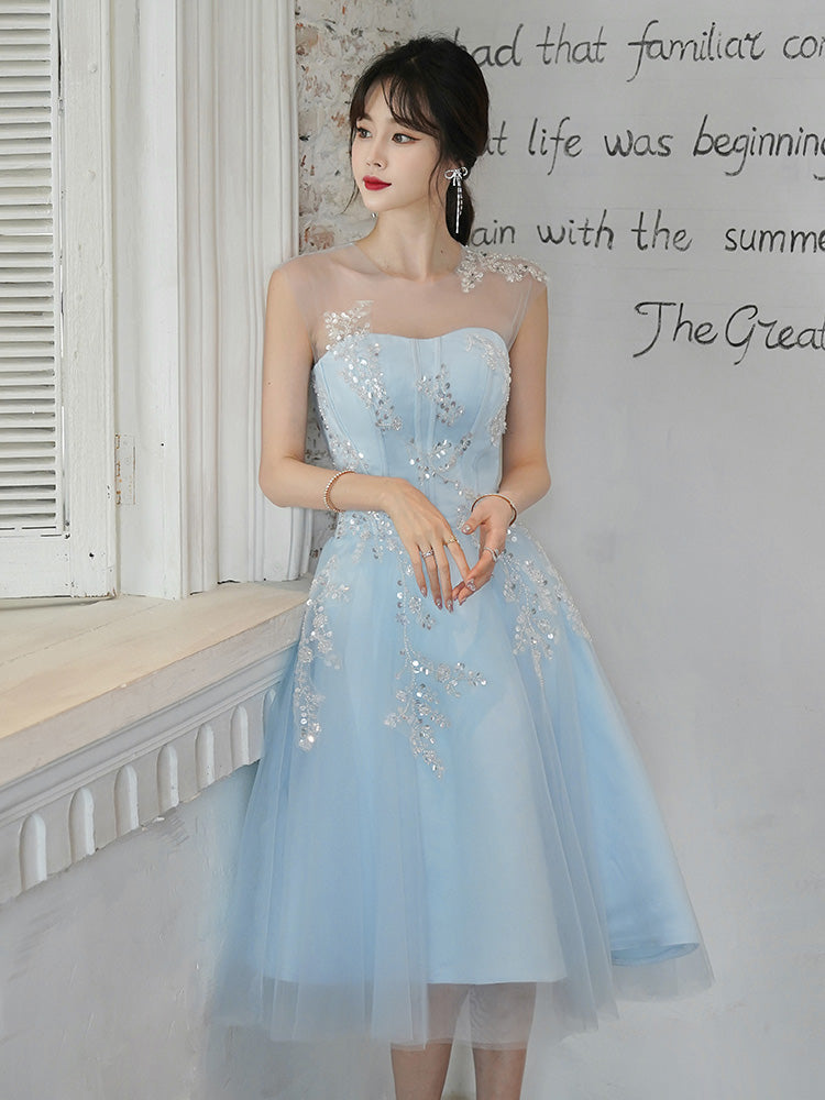 Lindo vestido de fiesta corto de tul azul con encaje y cuentas 