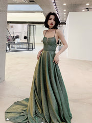 Precioso vestido de fiesta largo verde sin espalda y brillante 