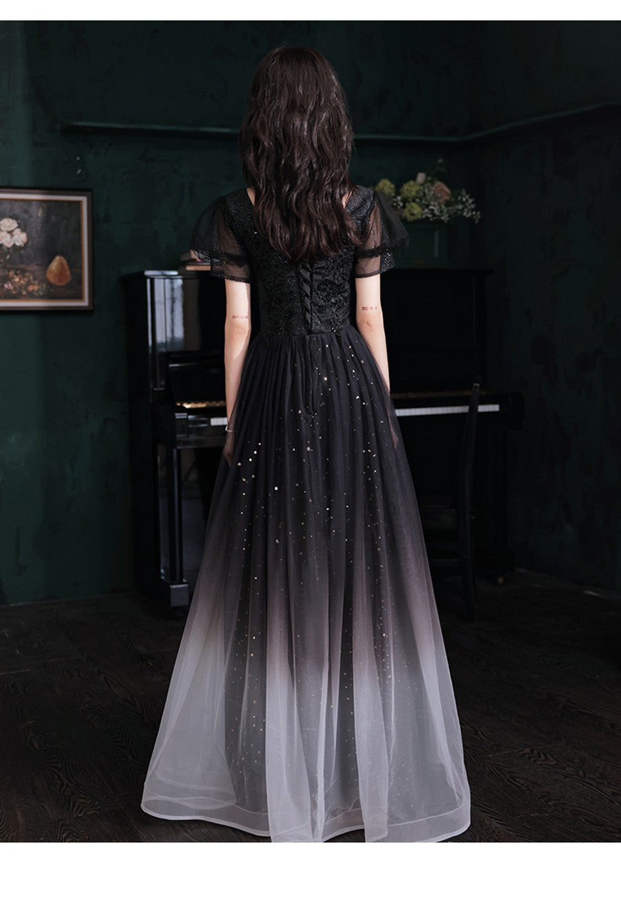 Vestido de fiesta negro de tul degradado con encaje y mangas cortas 
