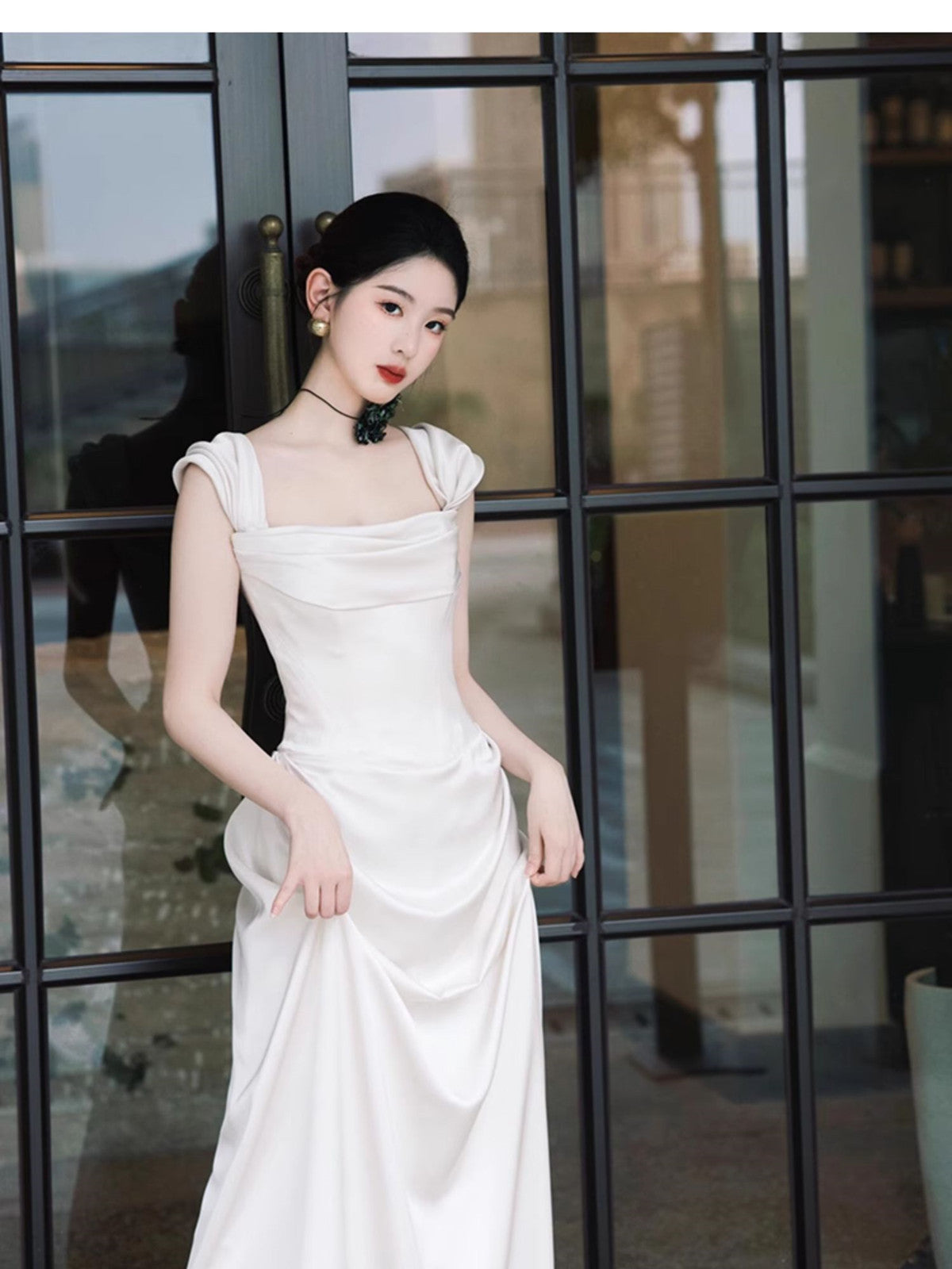 Vestido de fiesta de boda de satén blanco sin tirantes y largo hasta el suelo 