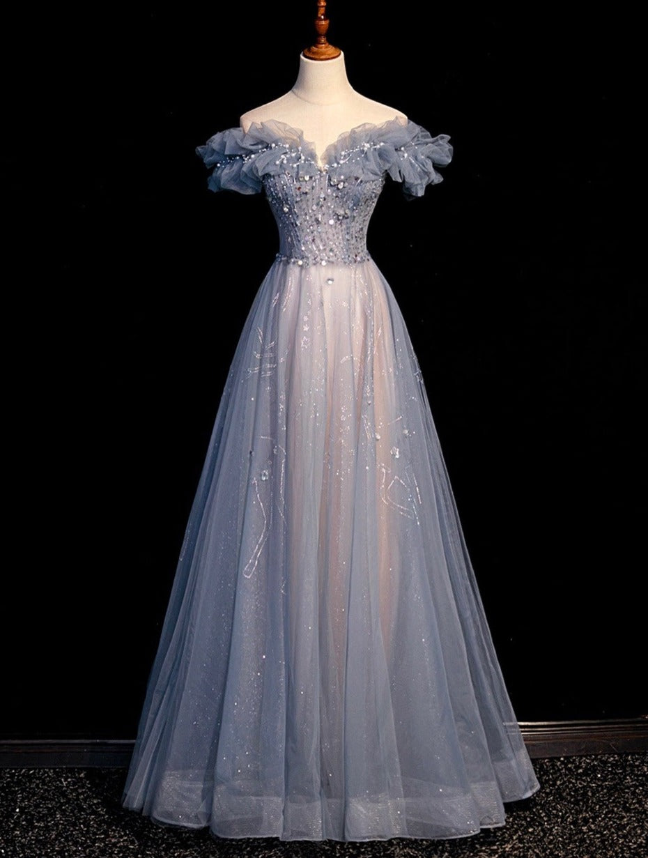 Hermoso vestido de fiesta con hombros descubiertos, mangas abullonadas y cuentas. 