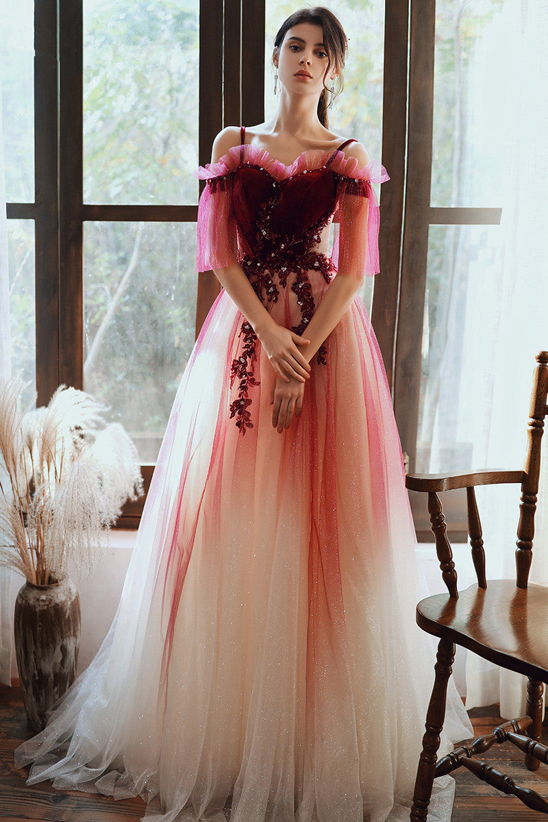 Hermoso vestido de fiesta largo de tul degradado en rojo oscuro con corte A 