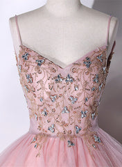 Vestido de fiesta rosa con escote en V y cuentas 