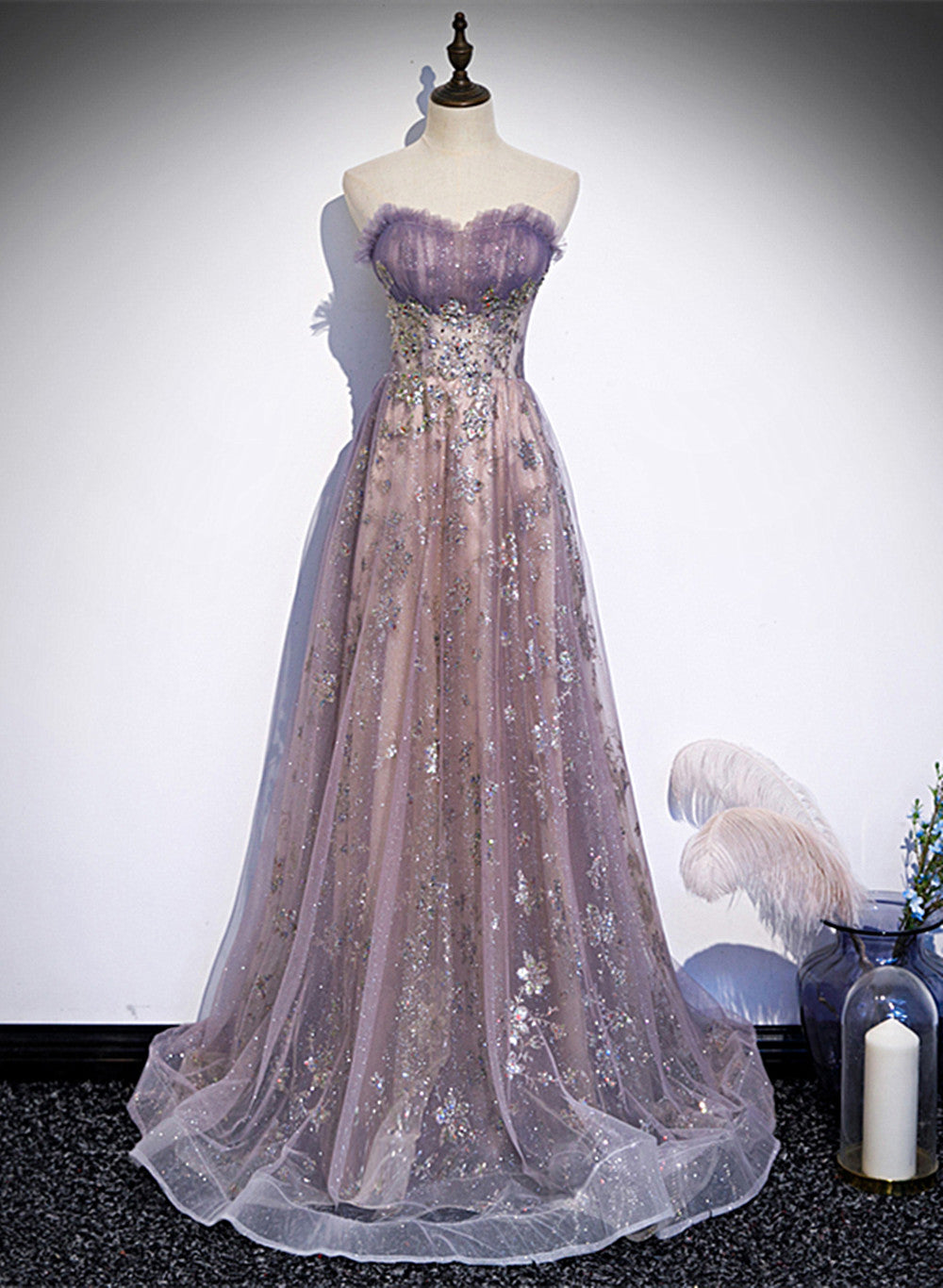 Vestido de fiesta largo hasta el suelo con corte A de tul morado claro y encaje 