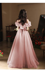Vestido de fiesta de tul rosa con hombros descubiertos y corte en A 