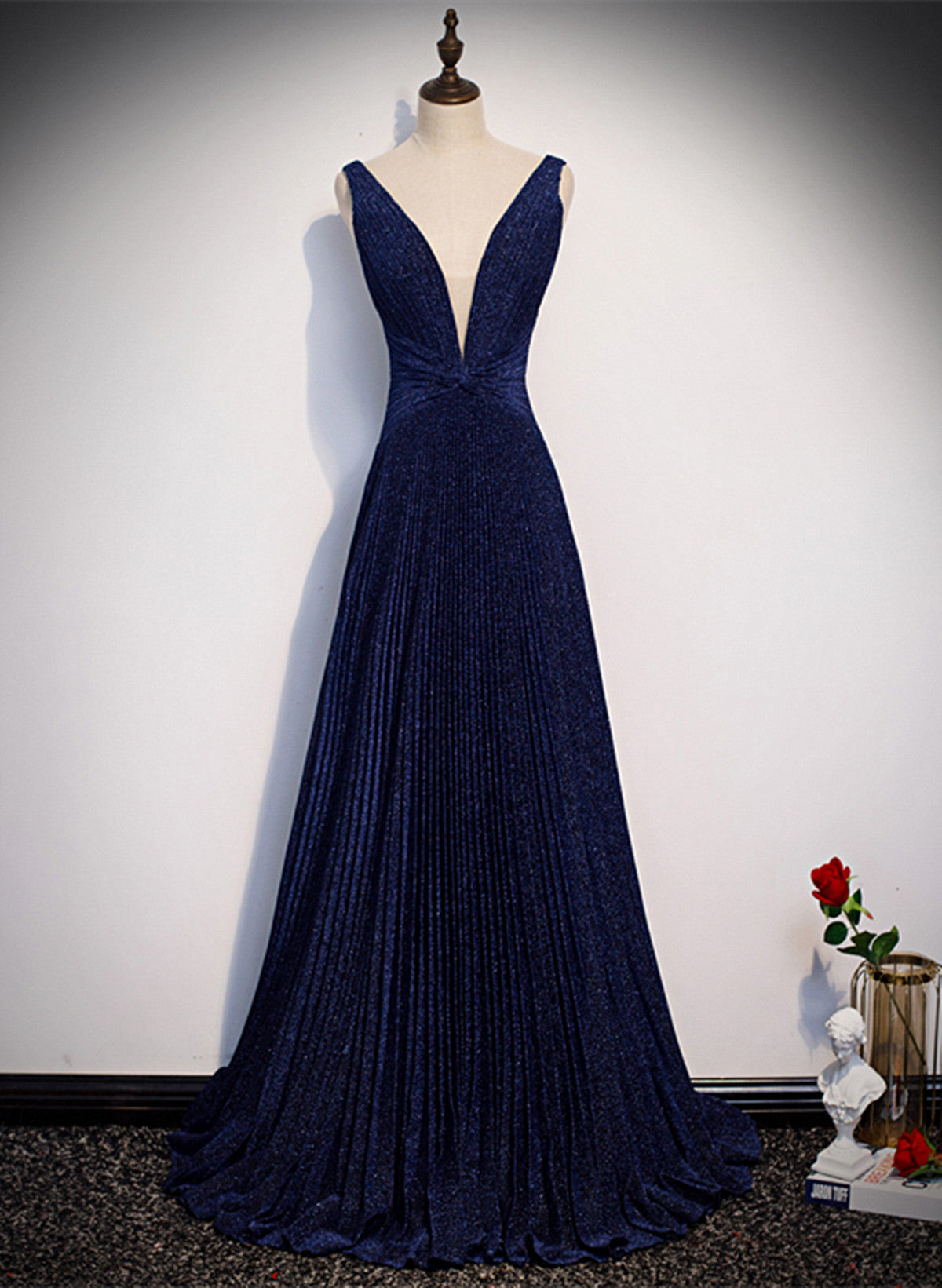 Vestido de fiesta largo azul marino con escote en V y corte A 