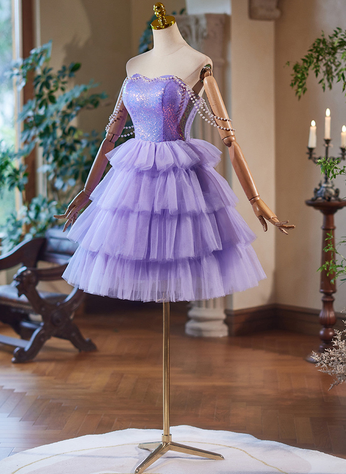Lindo vestido de fiesta corto de tul y lentejuelas color lavanda 