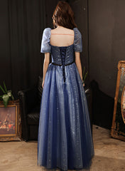 Vestido de fiesta largo de tul azul marino con mangas cortas y corte en A 