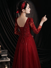 Vestido de fiesta de tul con mangas largas y espalda baja de encaje rojo vino 