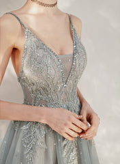 Vestido de fiesta largo de tul con tirantes y cuentas en forma de A 