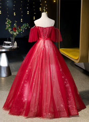 Vestido de fiesta rojo de tul con escote en forma de corazón y hombros descubiertos 