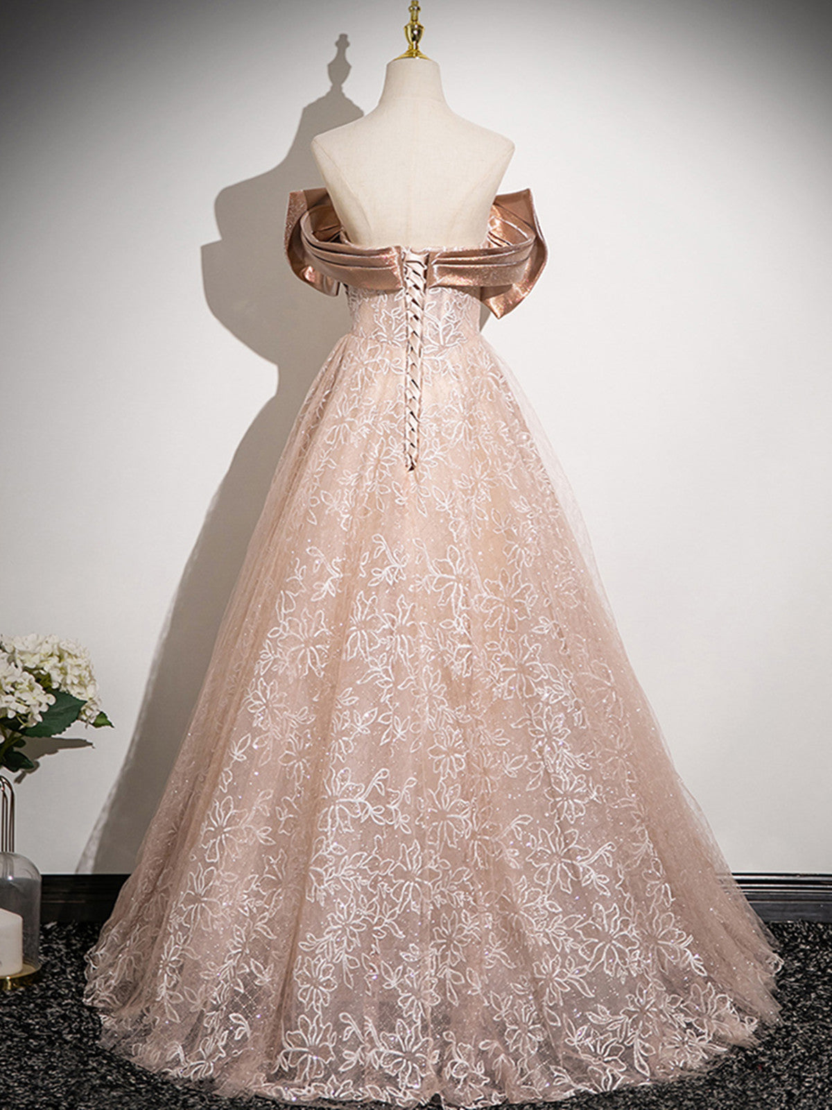 Vestido de fiesta con escote en forma de corazón, corte A, encaje champán y hombros descubiertos 