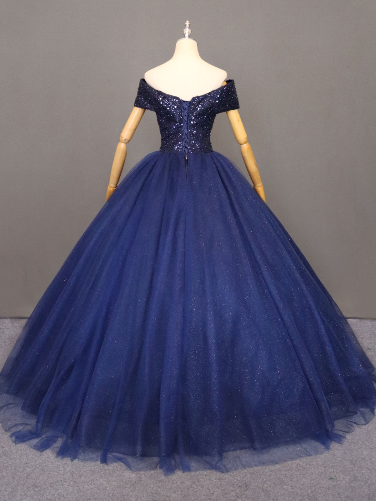 Vestido de fiesta de tul azul marino con cuentas para quinceañeras 