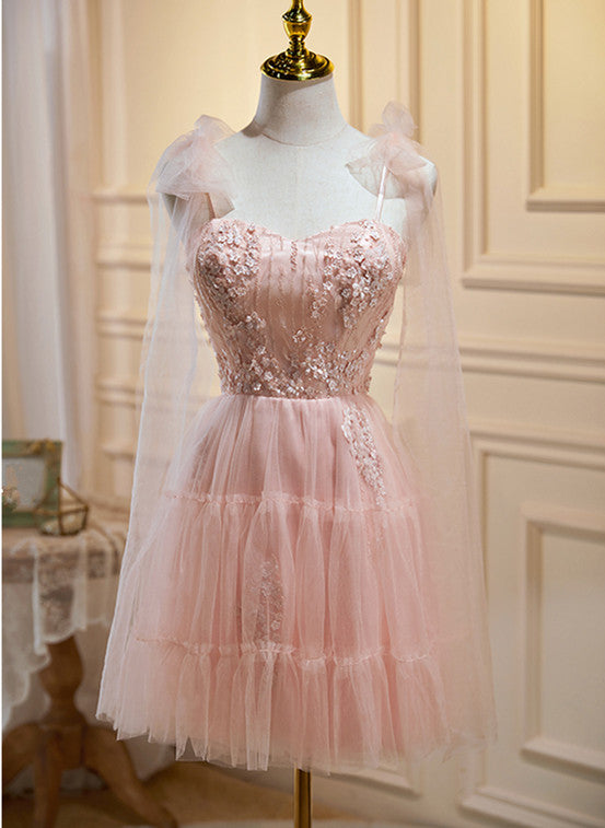 Vestido corto de fiesta con encaje de tul rosa y flores 