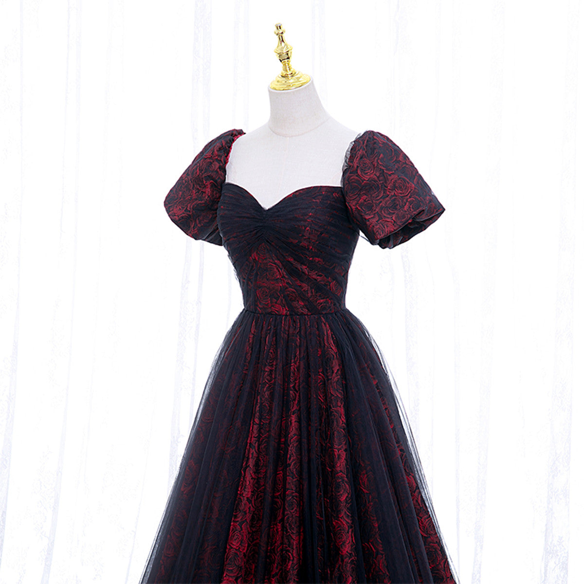 Vestido de fiesta largo con escote en forma de corazón de encaje negro y rojo 