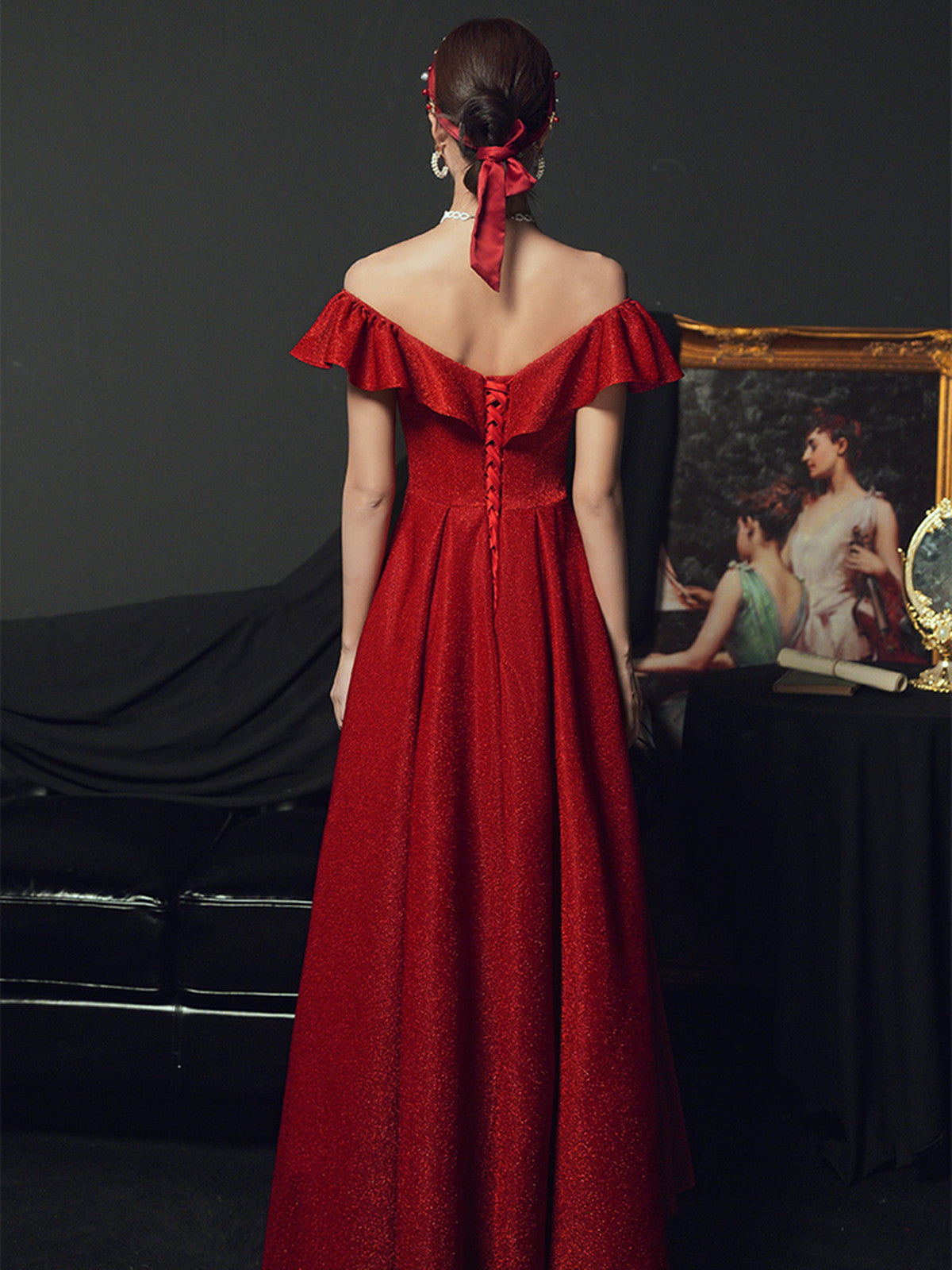 Vestido formal rojo largo de fiesta con hombros descubiertos y corte A 