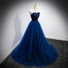 Vestido formal largo de tul y top de terciopelo azul marino 