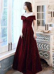 Vestido de fiesta rojo vino con hombros descubiertos 