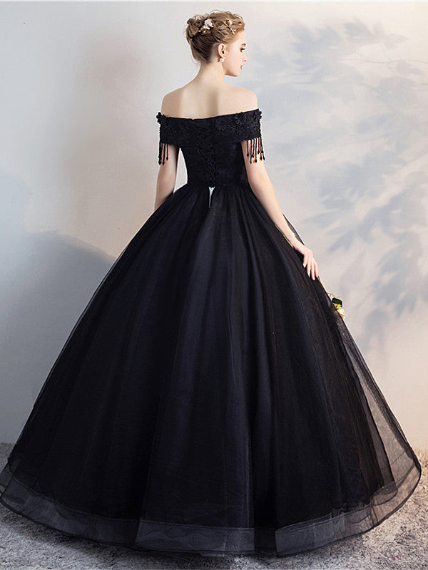 Vestido de fiesta negro de tul con hombros descubiertos y apliques de encaje 