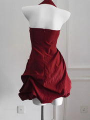 Vestido de fiesta corto con cuello halter de tafetán rojo vino 