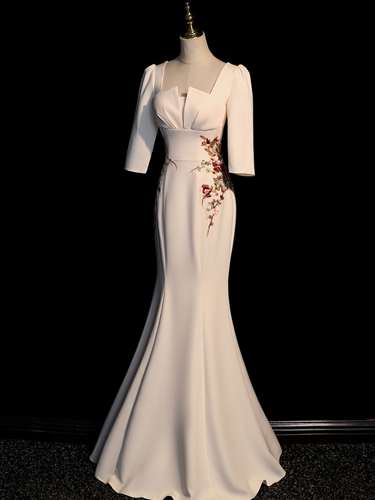 Vestido de fiesta de boda de manga corta con corte sirena color marfil 