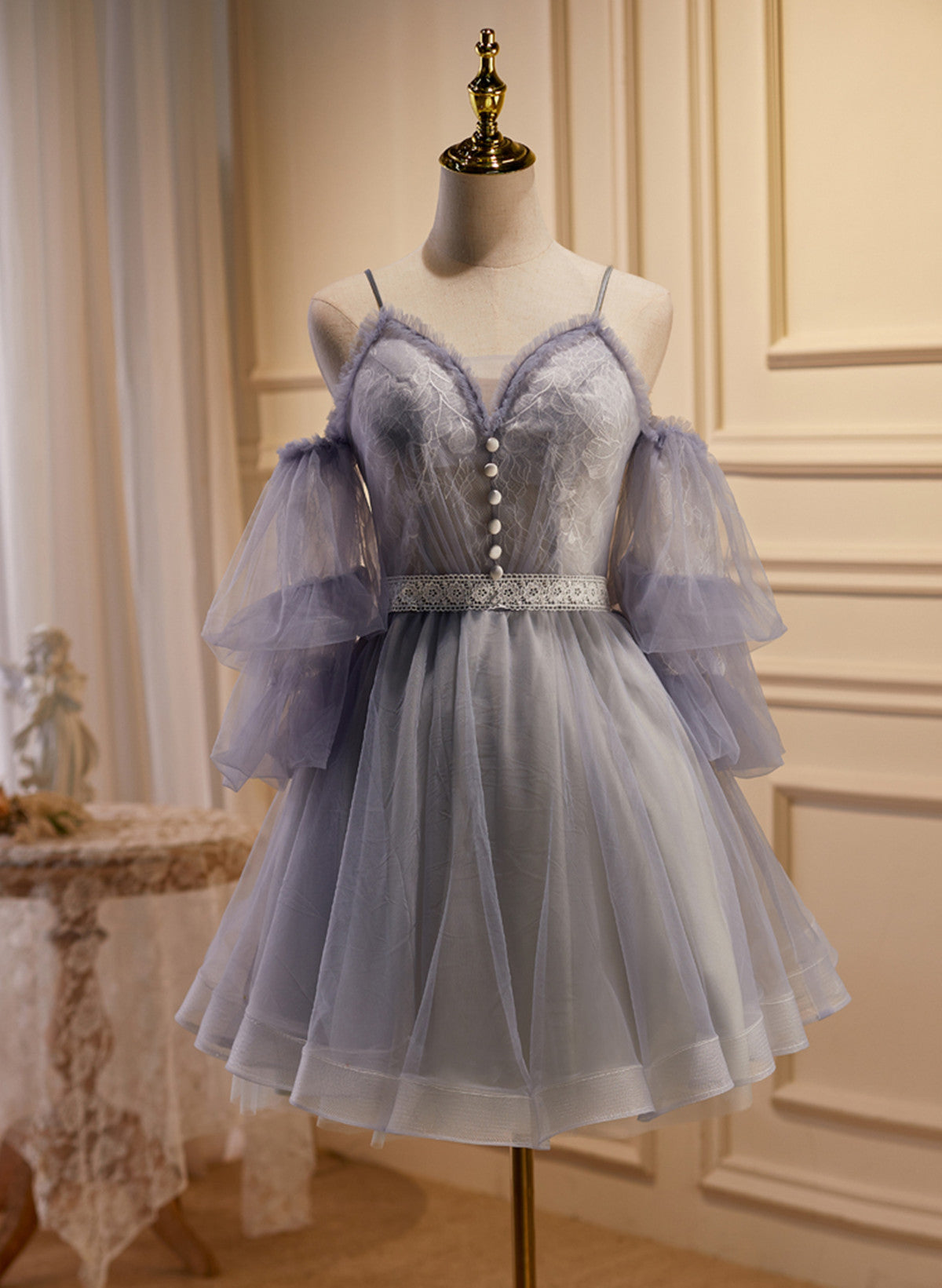 Vestido de fiesta corto de tul con hombros descubiertos y encaje 