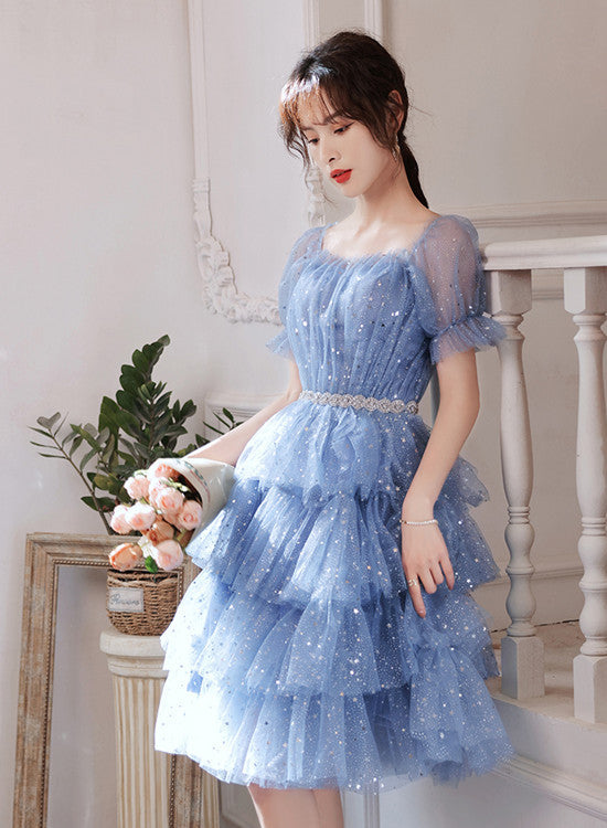 Vestido de fiesta de manga corta con capas de tul azul brillante 