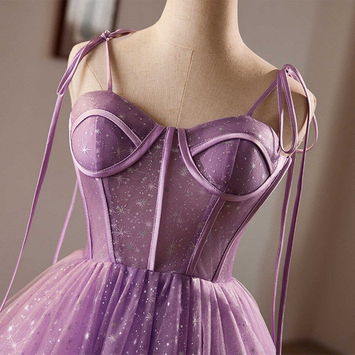 Vestido de fiesta corto de tul con escote en forma de corazón morado 