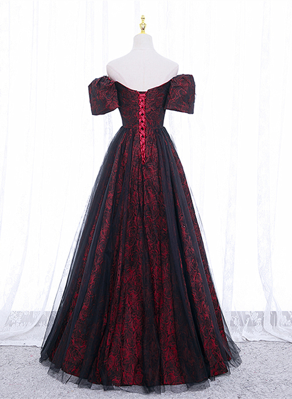 Vestido de fiesta largo con escote en forma de corazón de encaje negro y rojo 