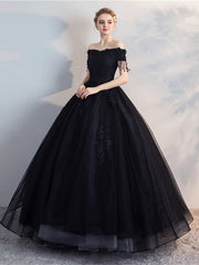 Vestido de fiesta negro de tul con hombros descubiertos y apliques de encaje 