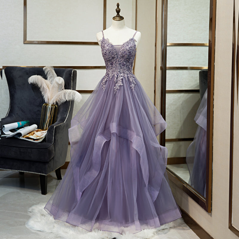 Vestido formal largo con capas de tul morado 