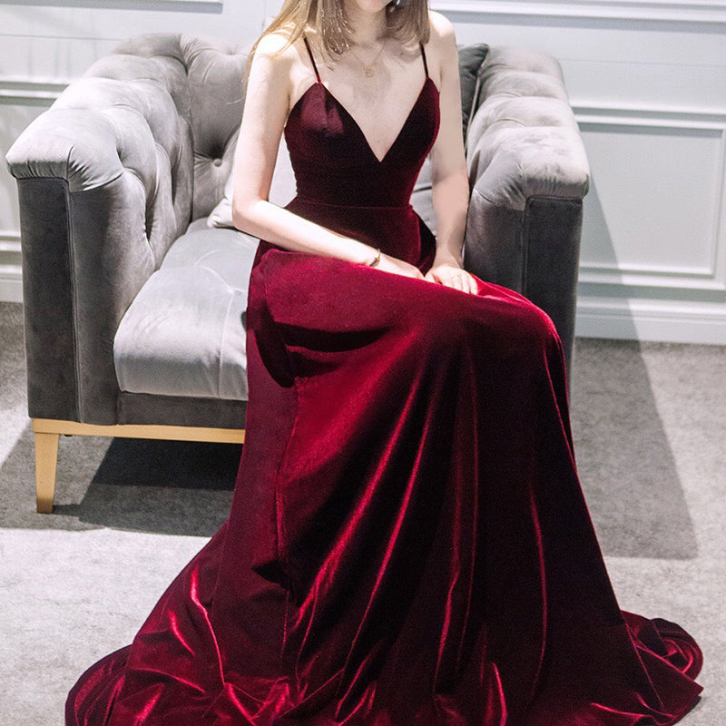 Encantador vestido de fiesta largo con tirantes de terciopelo rojo vino 