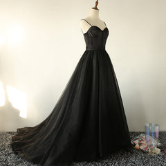 Elegante vestido de fiesta de tul con tirantes negros y escote en forma de corazón 