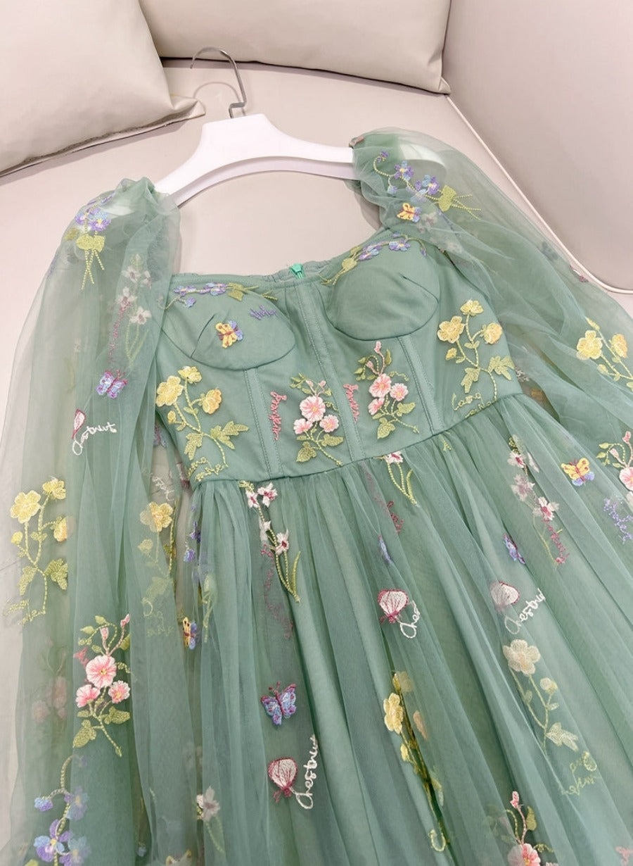 Vestido de fiesta verde de tul con mangas largas y estampado floral en forma de A 