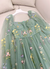 Vestido de fiesta verde de tul con mangas largas y estampado floral en forma de A 